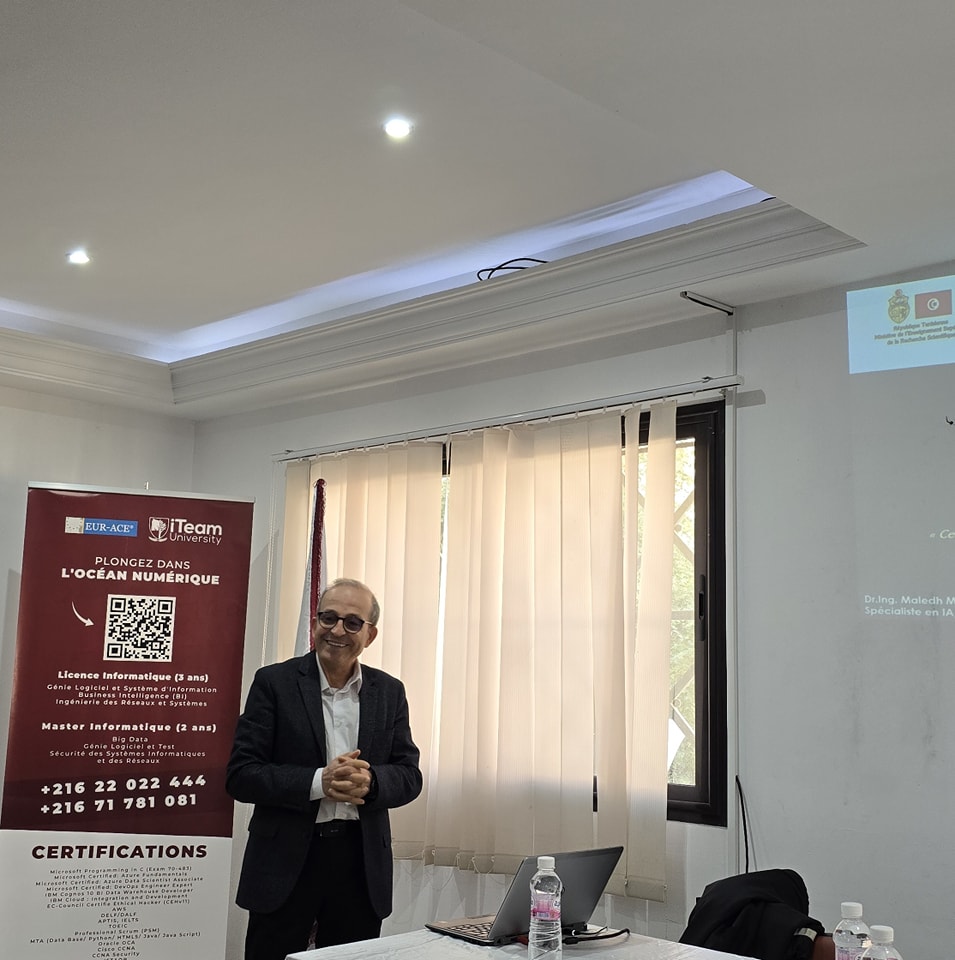 Dr Maledh Marrakchi souriant lors de la conf&eacute;rence &agrave; iTeam University