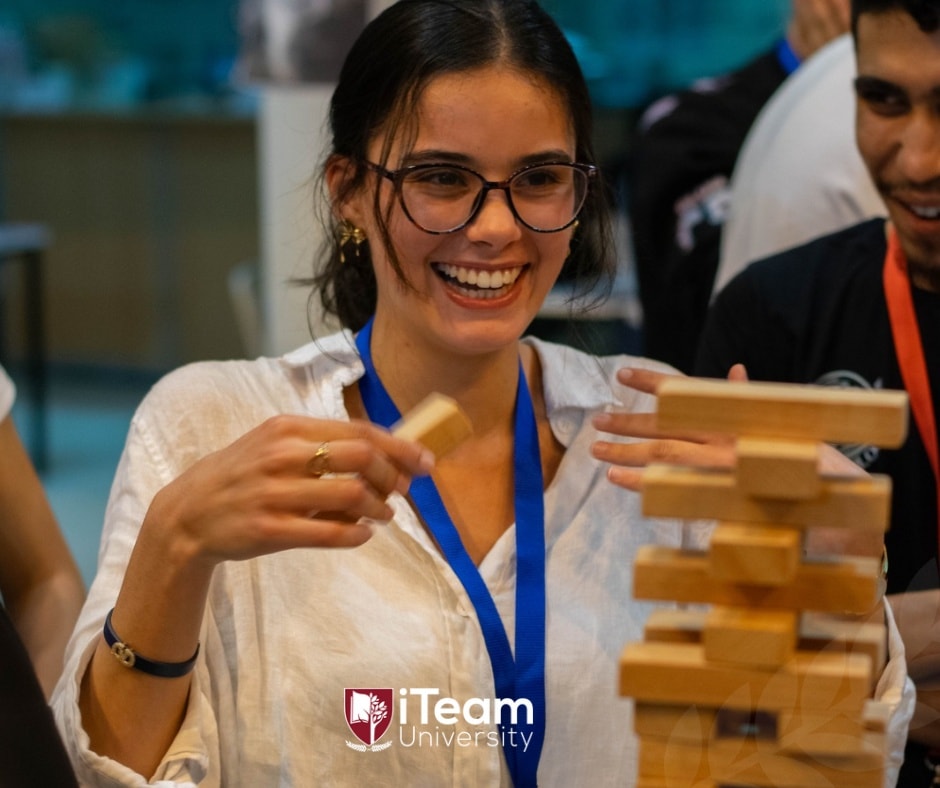 Ambiance lors du hackathon iSERoboT