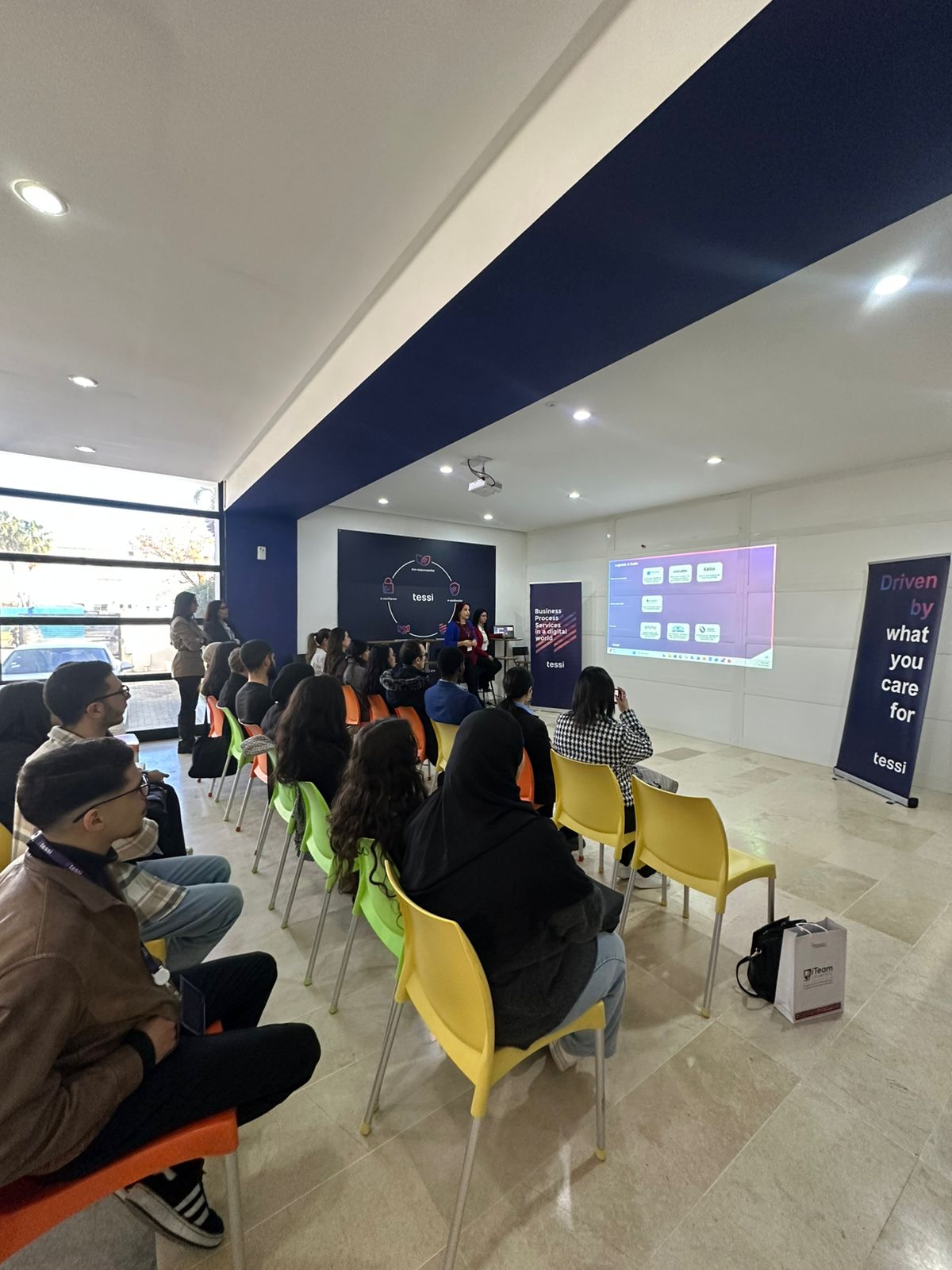 Visite p&eacute;dagogique des &eacute;tudiants iTeam University chez Tessi